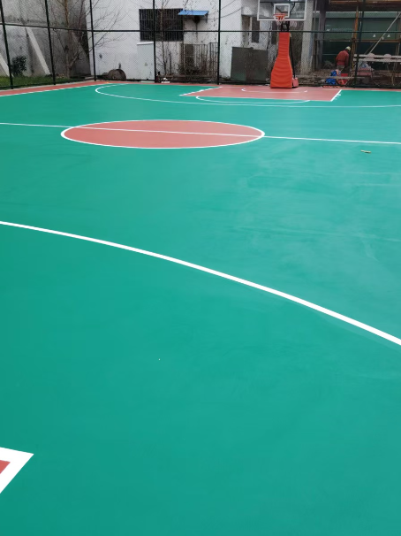 仪征 球场长期使用易出现地面开裂